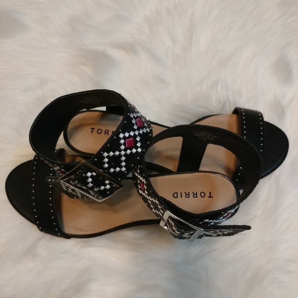 NWOT Torrid Black Wedge Stud Sandals - Picture 8 of 8
